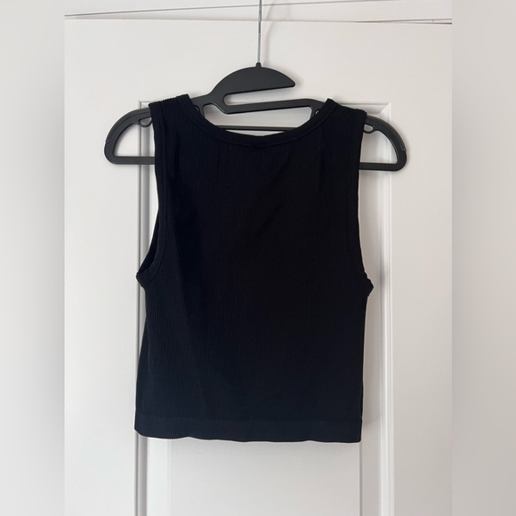 ARITZIA Sunday Best SinchSeamless Crew Tank - Picture 3 of 3